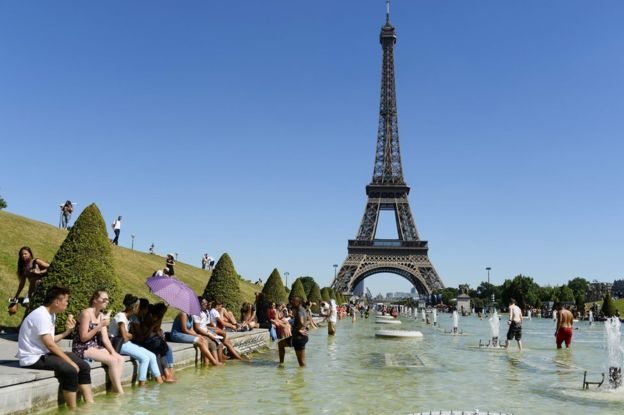 Pariwisata Paris dilanda serangan militan, pemogokan, banjir