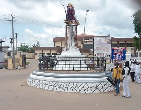 The newly constructed statue of Are sacred crown beside Enuwa Square in Ile-Ife