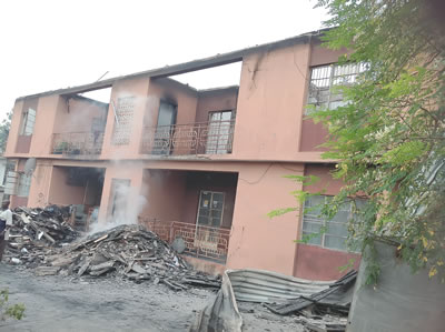 Dokumen, barang hilang saat kebakaran menghancurkan rumah di Ibadan Dokumen, barang hilang saat kebakaran menghancurkan rumah di Ibadan