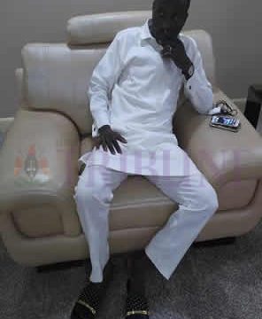 BREAKING: Fayose menggagalkan upaya DSS untuk menangkap pengkhotbah, Rasul Suleiman, di Ekiti BREAKING: Fayose menggagalkan upaya DSS untuk menangkap pengkhotbah, Rasul Suleiman, di Ekiti