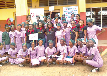 WIMBIZ mengambil program Big Sisters untuk siswi SMA di Ibadan