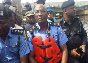 The Lagos State Commissioner of Police, Mr Fatai Owoseni, (second right); the Commander, Rapid Reponse Squad (RRS), Mr Tunji Disu, an Assistant Commissioner of Police and other police operatives on their way to the militants’ camp through Majidun Base, on Ikorodu Road on Wednesday. PHOTO: OLUWATOYIN MALIK.