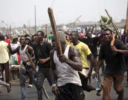 trapped, hoodlums, Abuja, Two killed by suspected cultists, hoodlums,#EndSARS, Protesters, hoodlums, Hoodlums injure task force