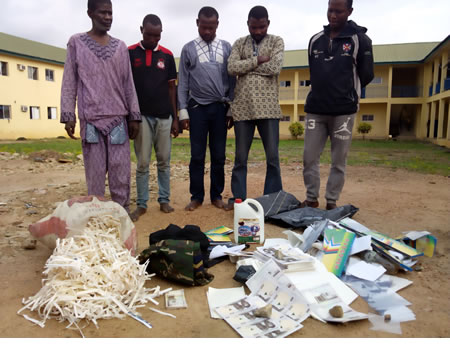 Suspects and the exhibits ―Fake current notes of N1,000 denomination