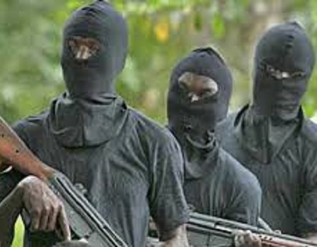 Suspected armed robbers kill two persons at different locations in Ibadan, Guard killed robbers attack,Armed robbers invade three banks, kill two persons in Kogi, Police officer feared killed as armed robbers invade bank in Osun, One feared killed as armed robbers invade bank in Osun, Kogi robbery attack, Armed men, kaduna, killed, ondo armed robbers, Police kill suspected armed robber in Benue