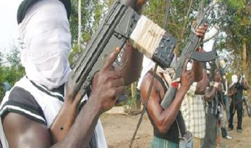Kidnappers struck again on the Ibadan-Ijebu Ode Road on Sunday evening, killing a driver following sporadic shooting, while three occupants of a car were abducted and four passengers sustained
