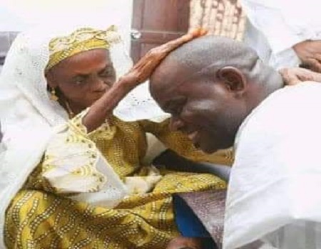 Yahaya Bello & mum