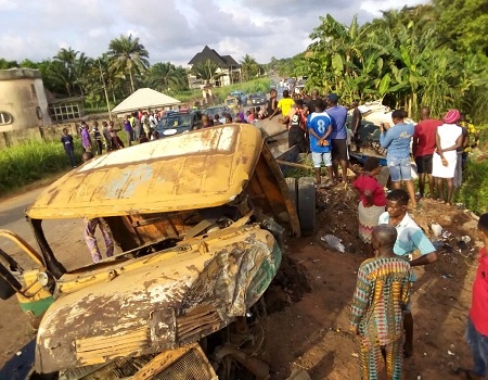 FRSC, Anambra, Four die as bus carrying people to burial ceremony collides with tipper lorry