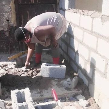 26-year-old single-handedly builds her house