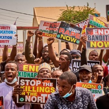 PHOTO NEWS: 40 injured as hoodlums attack #Endinsecurity now protesters in kano