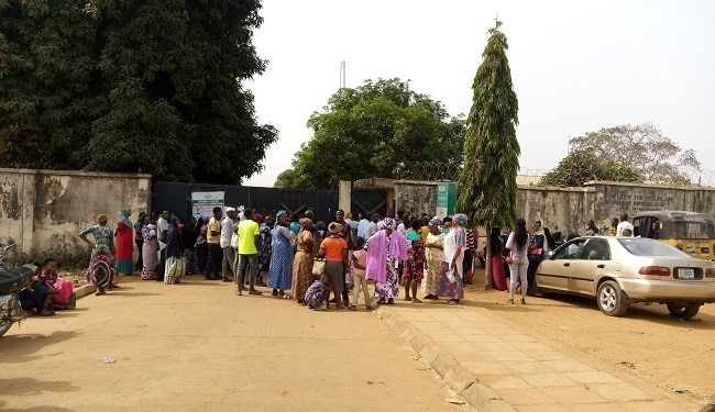 applicants refuse face mask, Crowd gathers at NIMC office, NIMC enrolment centres