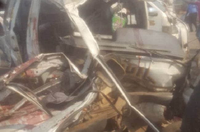 Five die in auto crash