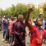 police Shi'ites clash