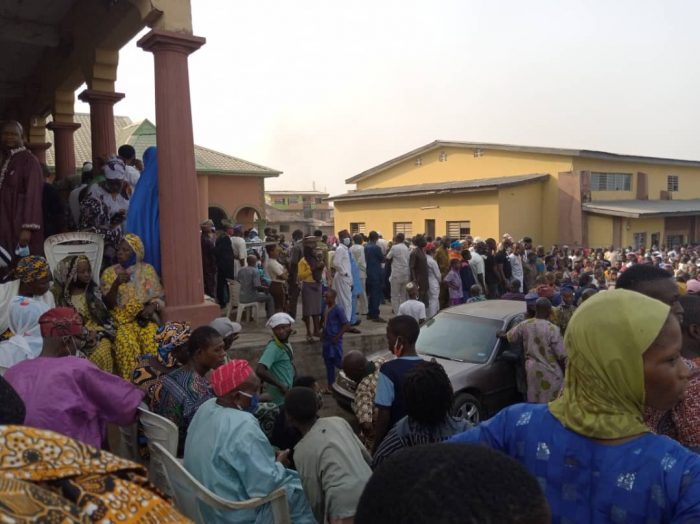 Mourners weep as Akirun