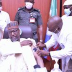 Niger governor receives vaccine