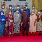 Abiodun presents gratuity cheques