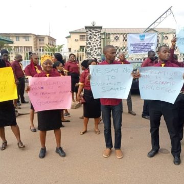 Oyo workers begin strike