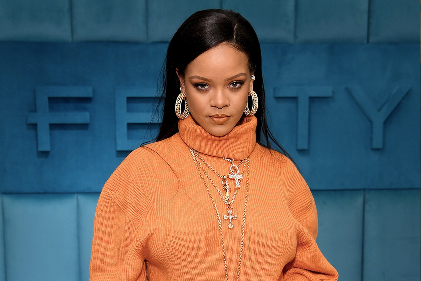 Rihanna Debuts New Blue Hair Color - wide 10