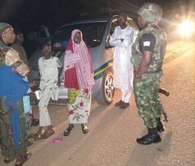 Troops rescue kidnapped commuters