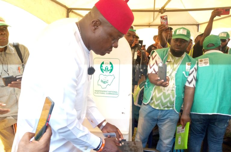 #AnambraDecides2021: Ozigbo votes, decries delay in voting device