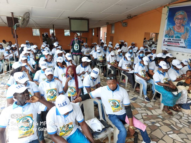 Lawmaker trains over 300 constituents