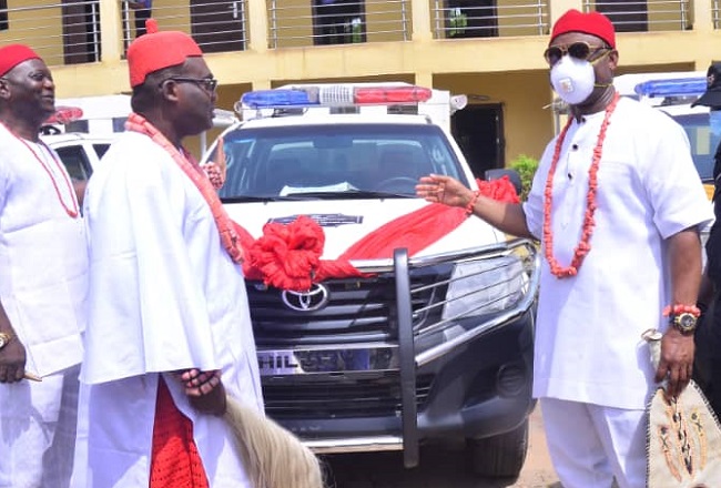 Ogwashi-Uku chief donates 10