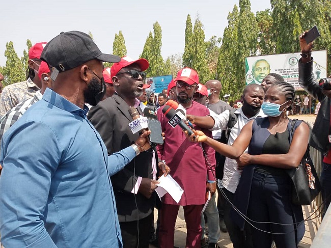 APC members protest in Abuja over plot to hijack national convention