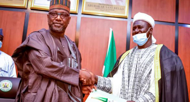 Niger governor swears in Abubakar Musa Kigera as Grand Khadi of Shari'a Court of Appeal