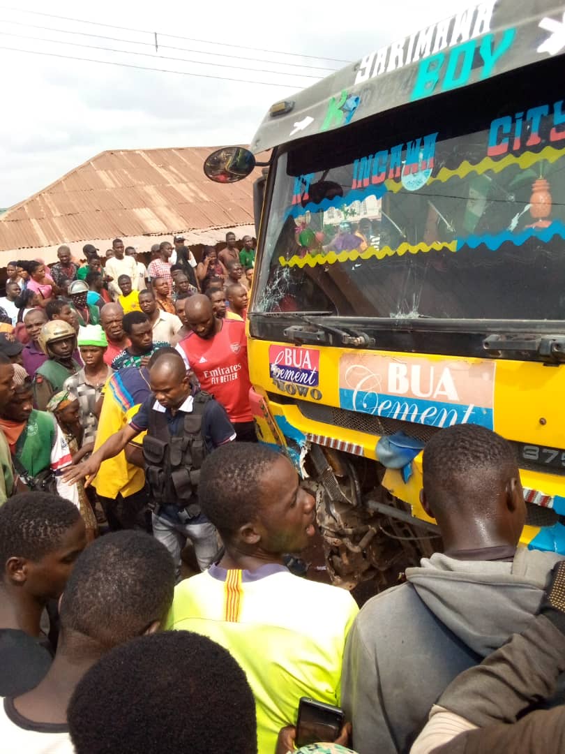trailer rams into shops in Auchi