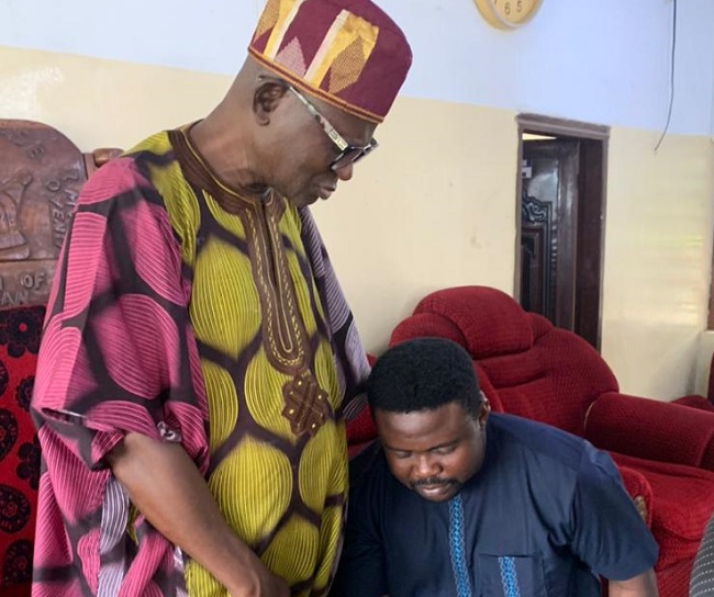 Osun monarch prays