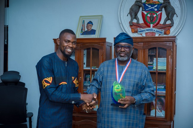 Osun chief of staff receives Kwame Nkrumah Prize for Leadership Excellence