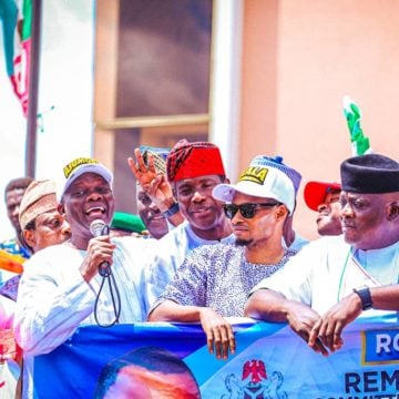 PDP, ADC, Accord members defect to APC in Oyo