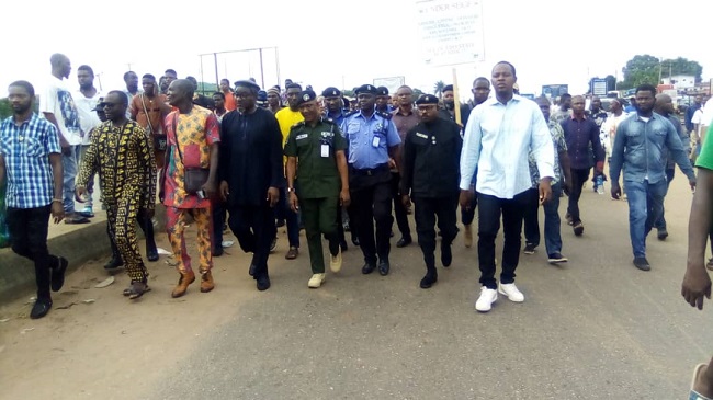 Protesters barricade Benin-Lagos road