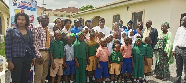 school children mass deworming