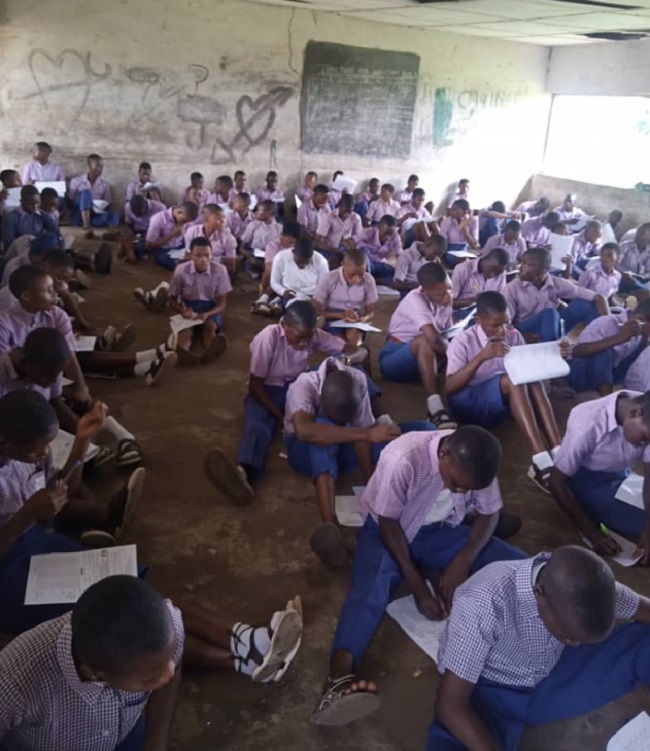 Ogun and the lessons from Kizito High School, Ogun govt supplies desks, Outrage Ogun students exams,School children