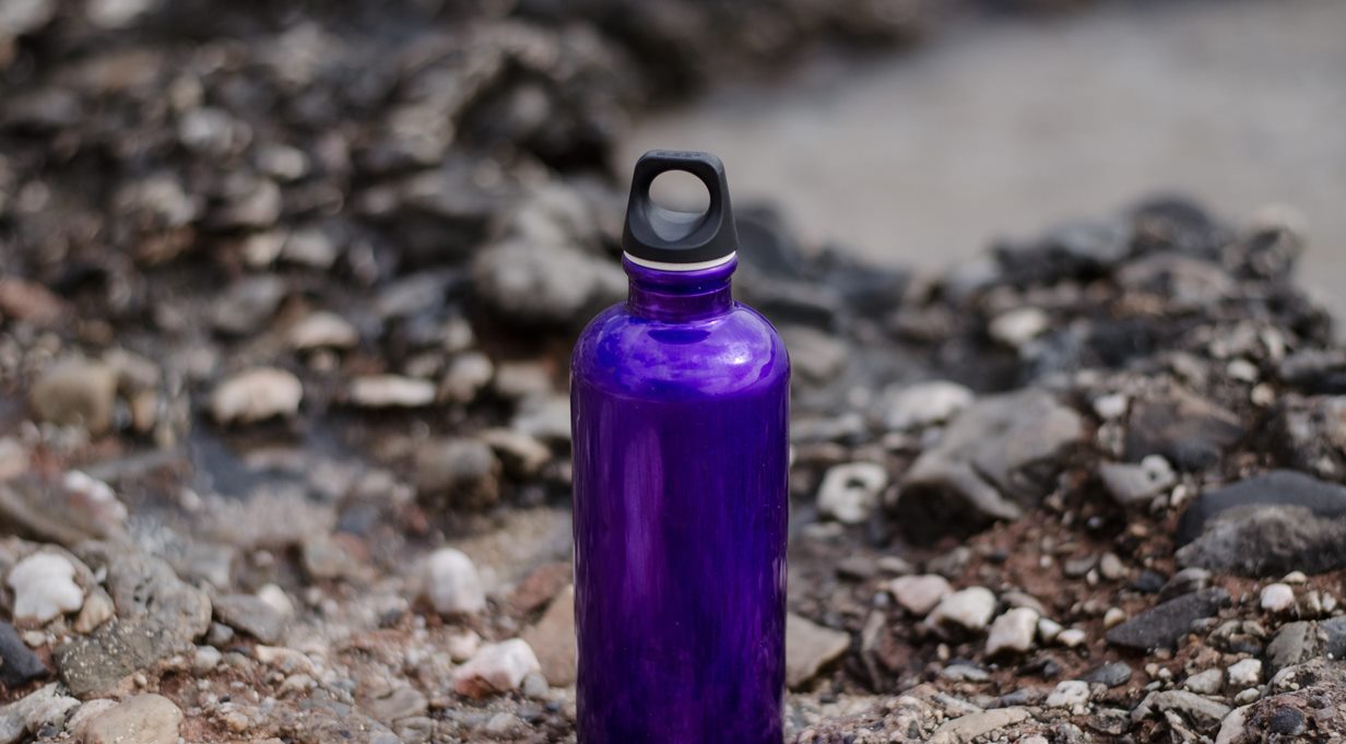 Vacuum insulated water bottle