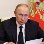 Putin signs decree ,