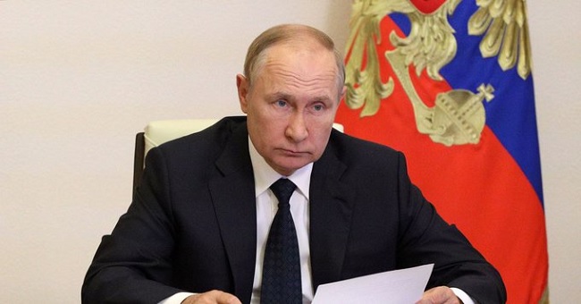 Putin signs decree ,