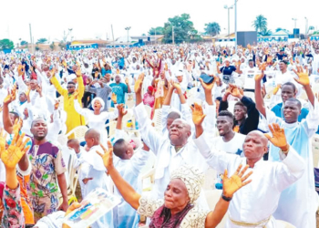At Tabieorar, thousands defy downpour
