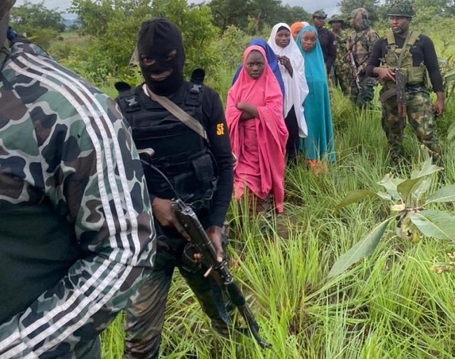 Troops dislodge bandits' camp