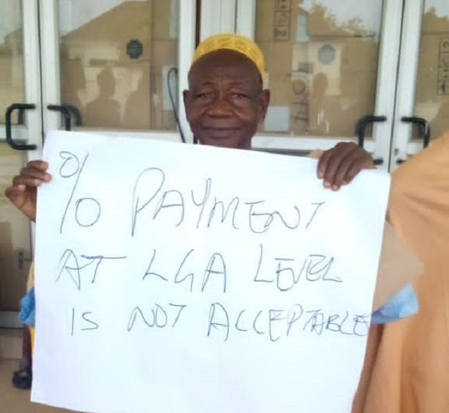 Pensioners defy rainfall, protest unpaid pensions, gratuities in Niger