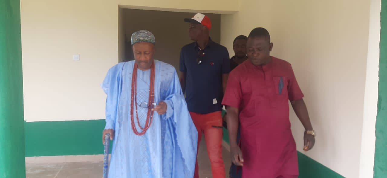 Monarch hails FG over