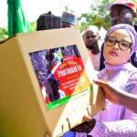 Minister distributes inputs,