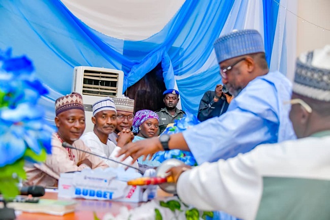 Niger governor presents N238bn 2023 appropriation bill to state assembly