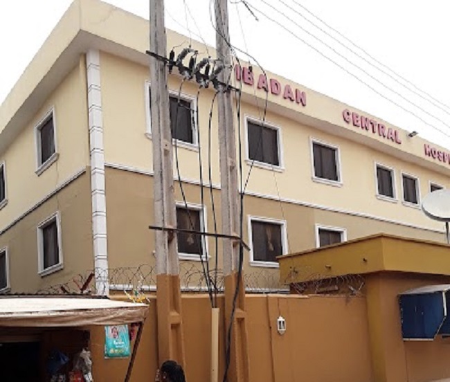 Nonagenarian’s corpse: Ibadan Central Hospital proprietor, staffers regain freedom after six days in police custody