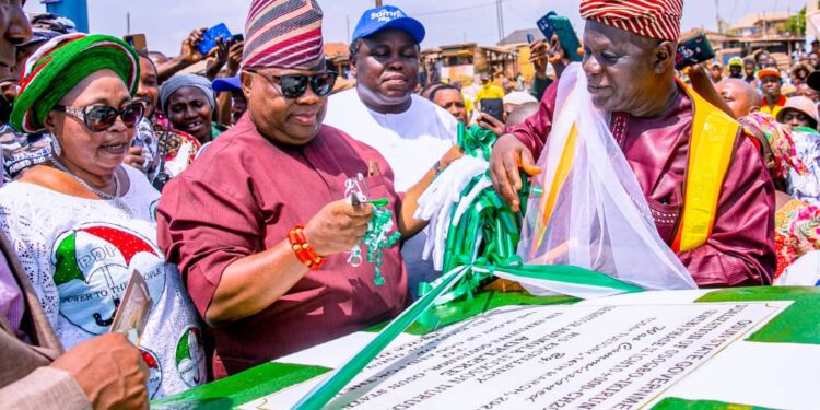 Adeleke commissioning completed 10.5KM Osogbo-Ikirun roads