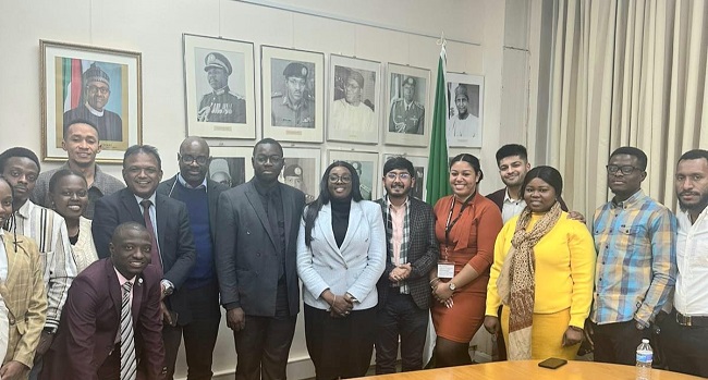 commonwealth lauds