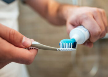Toothpaste that contains fluoride, toothpastes