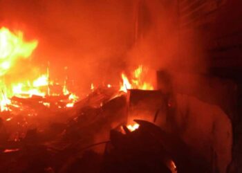 Fire razes shops at Kano