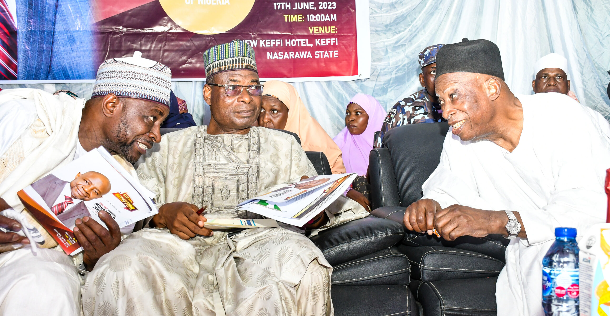 The Deputy National Chairman (North) All Progressives Congress (APC), Sen. Abubakar Kyari, the celebrant and a former Executive Vice Chairman /Chief Executive of the National Agency for Science and Engineering Infrastructure (NASENI), Prof. Mohammed Sani Haruna(with an award plaque), the National Chairman of APC, Sen. Abdullahi Adamu and the Representative of Governor of Nasarawa State/Secretary to the state Government, Ubandoma Aliyu during the reception in honour of Prof. Haruna at New Keffi Hotel in Nasarawa State Saturday.